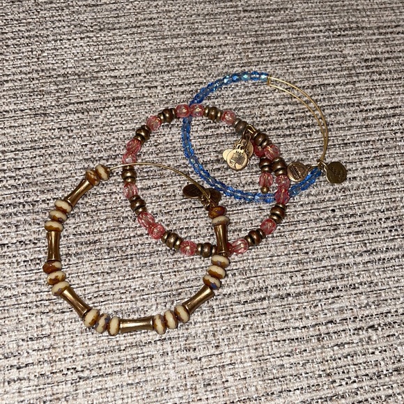 ALEX AND ANI positive energy collection - Picture 1 of 4